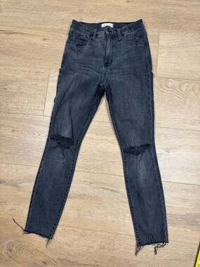 Madewell Curvy High-Rise Skinny Jeans in Black Wash Distressed Size 27